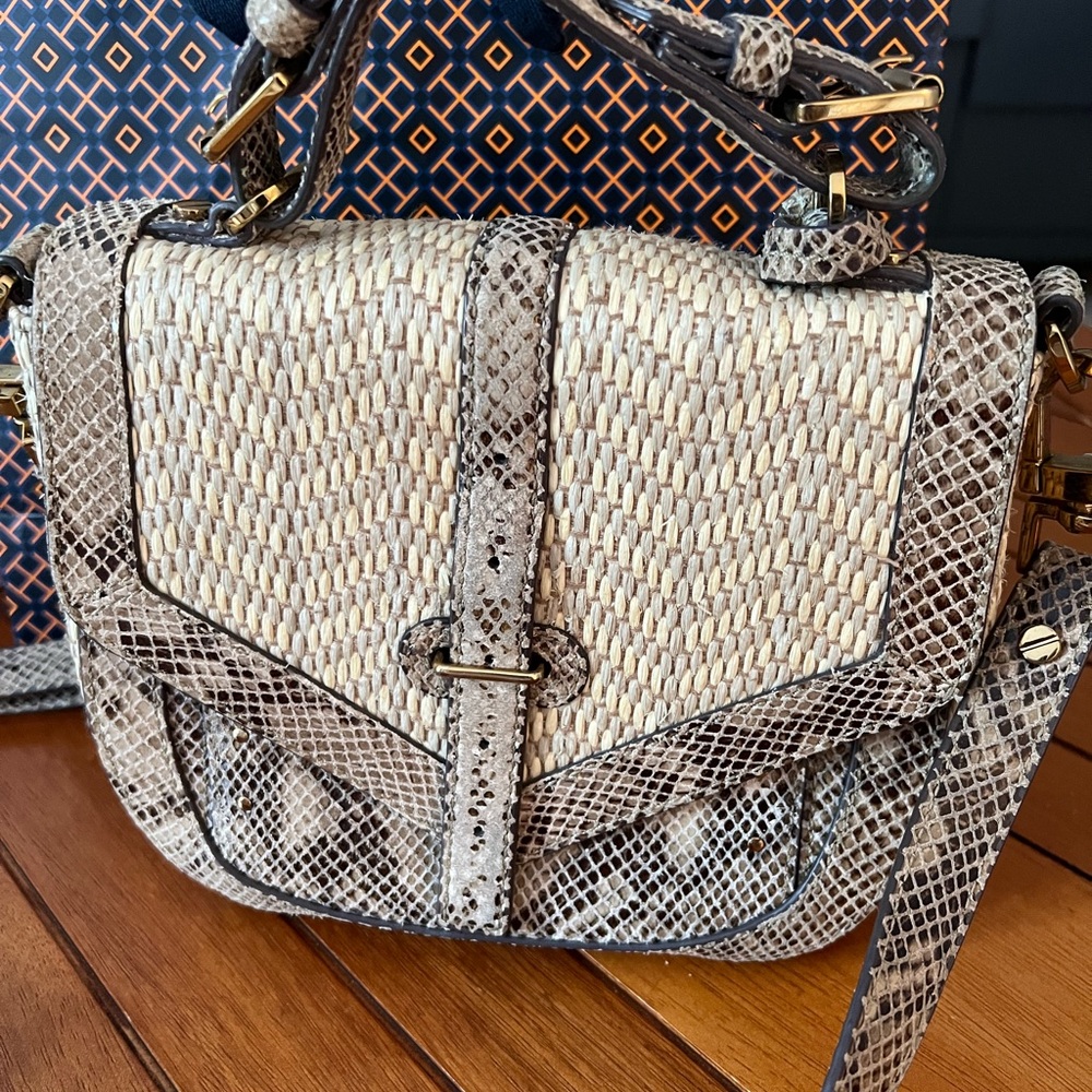 ✨Tory Burch Snakeskin Crossbody ✨